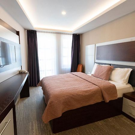 Hotel Prizreni Bagian luar foto