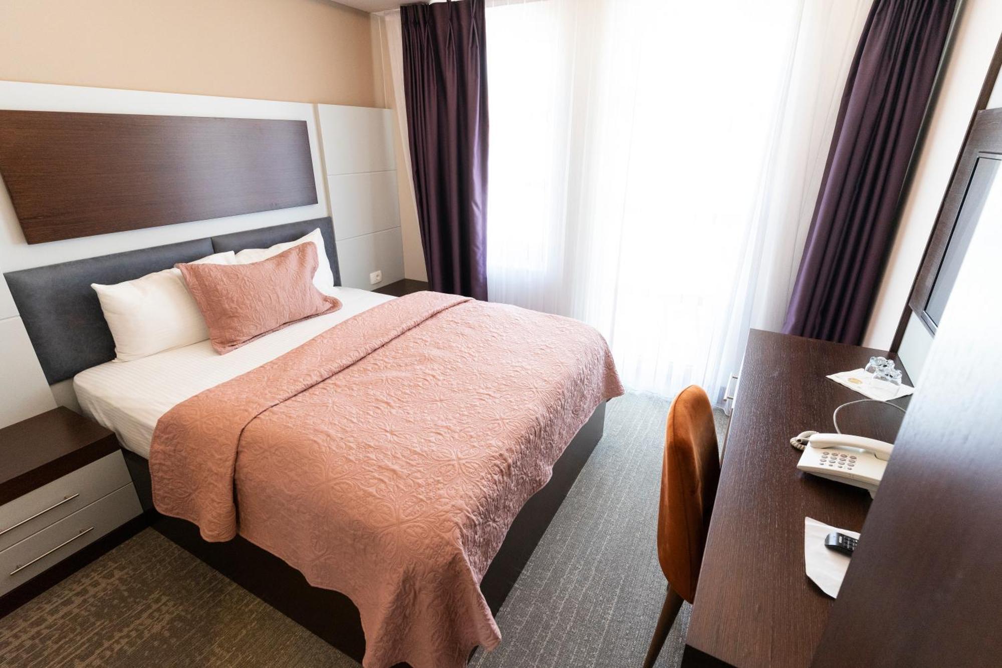 Hotel Prizreni Bagian luar foto