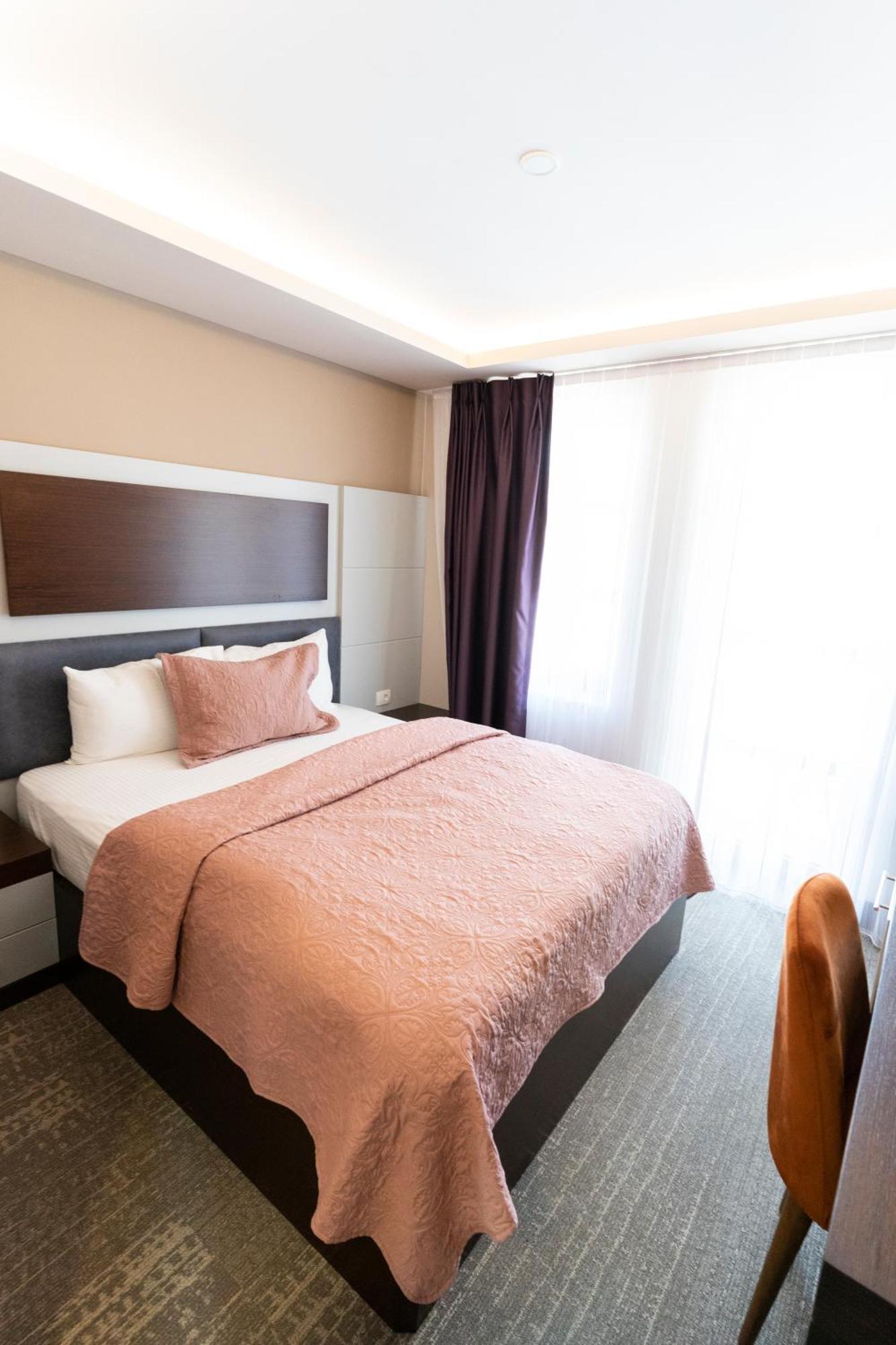 Hotel Prizreni Bagian luar foto