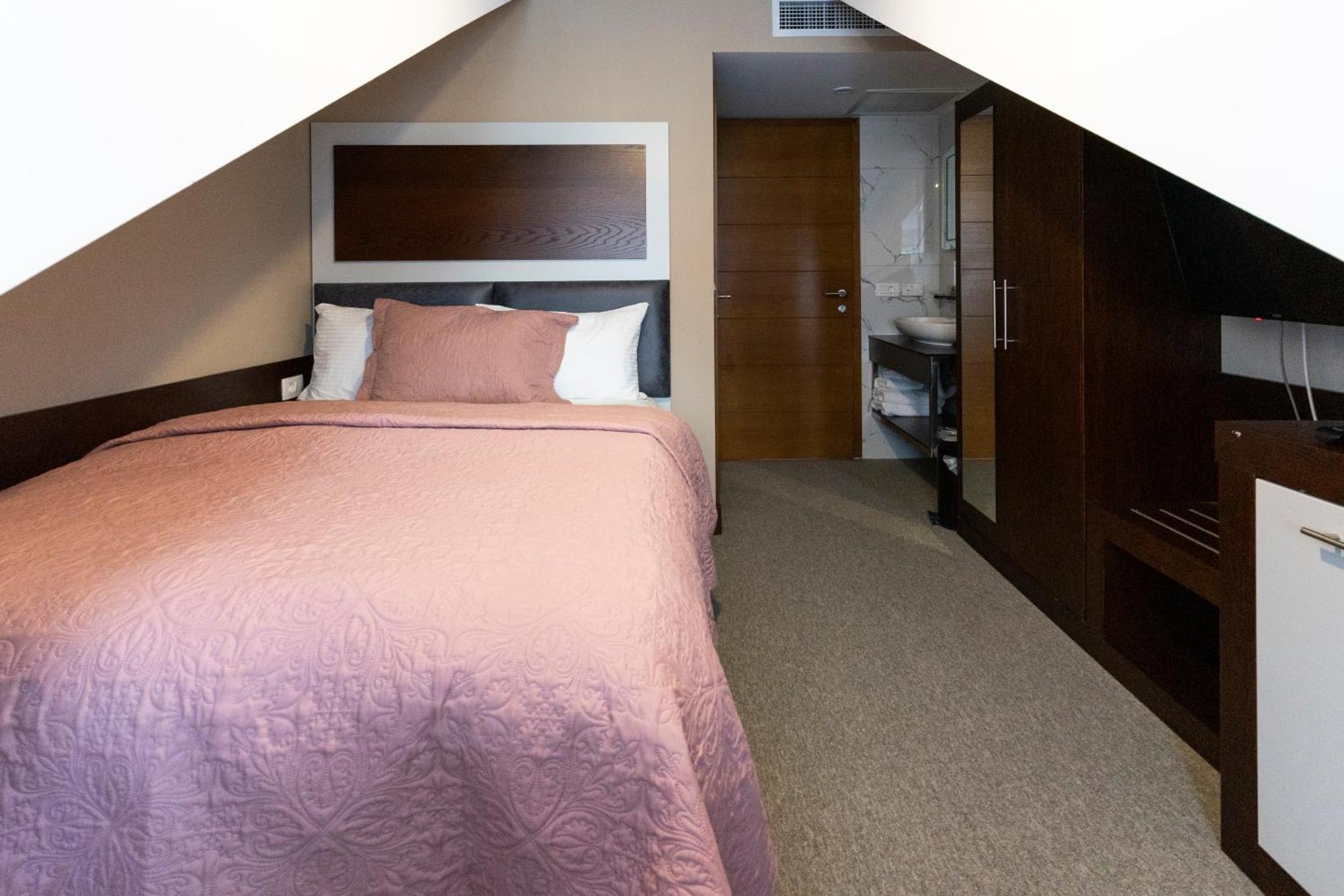 Hotel Prizreni Bagian luar foto