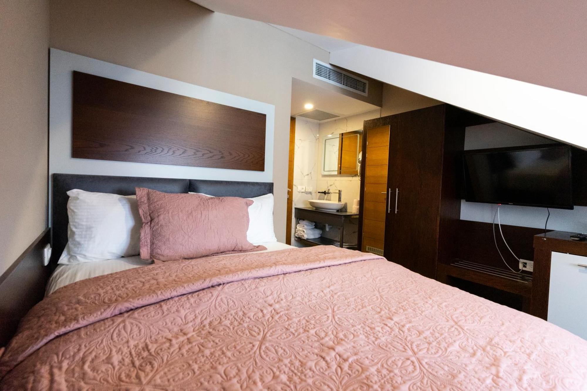 Hotel Prizreni Bagian luar foto
