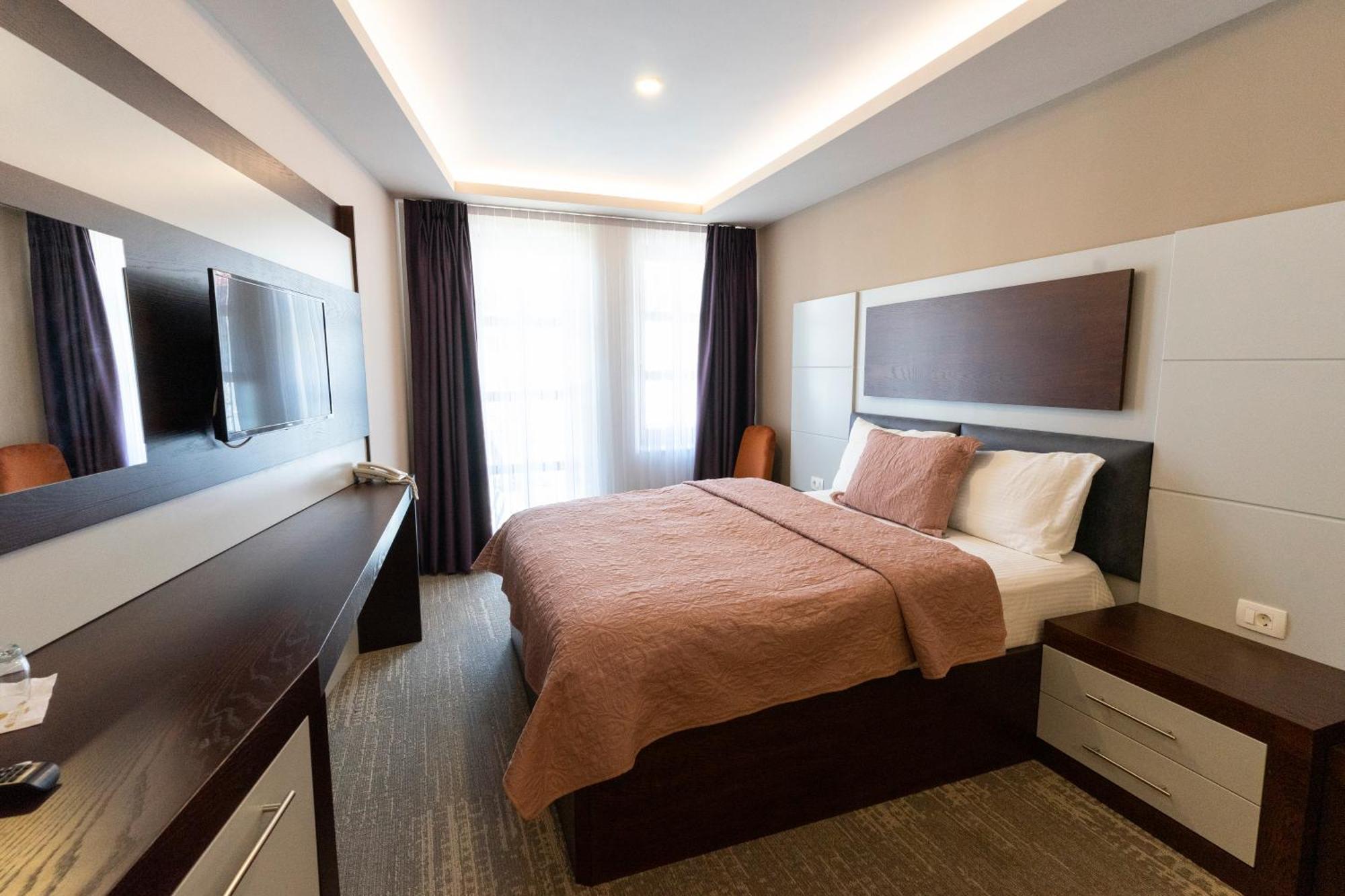 Hotel Prizreni Bagian luar foto