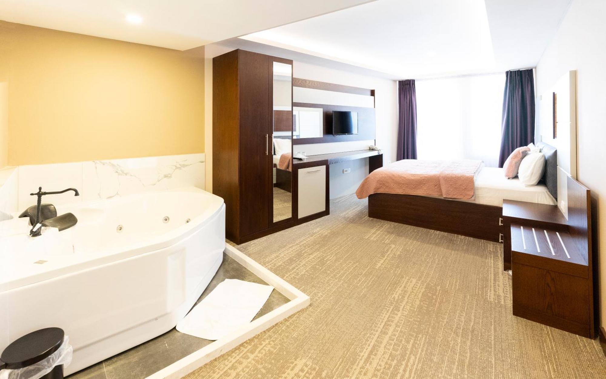 Hotel Prizreni Bagian luar foto