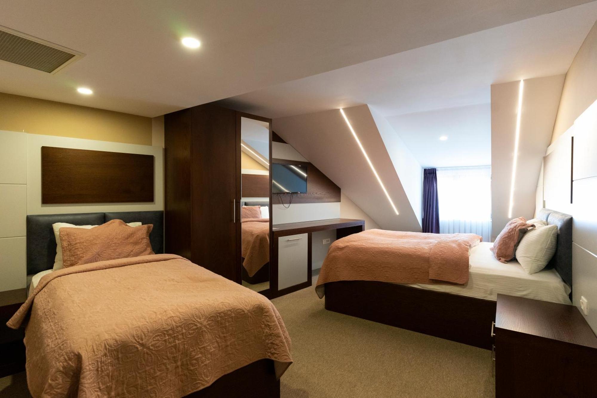 Hotel Prizreni Bagian luar foto